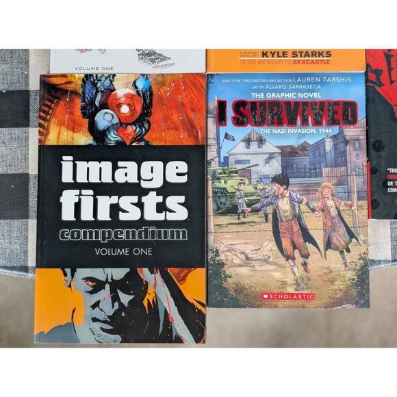 Mixed Lot of 5 Graphic Novels / Comic Books - Picture 3 of 8